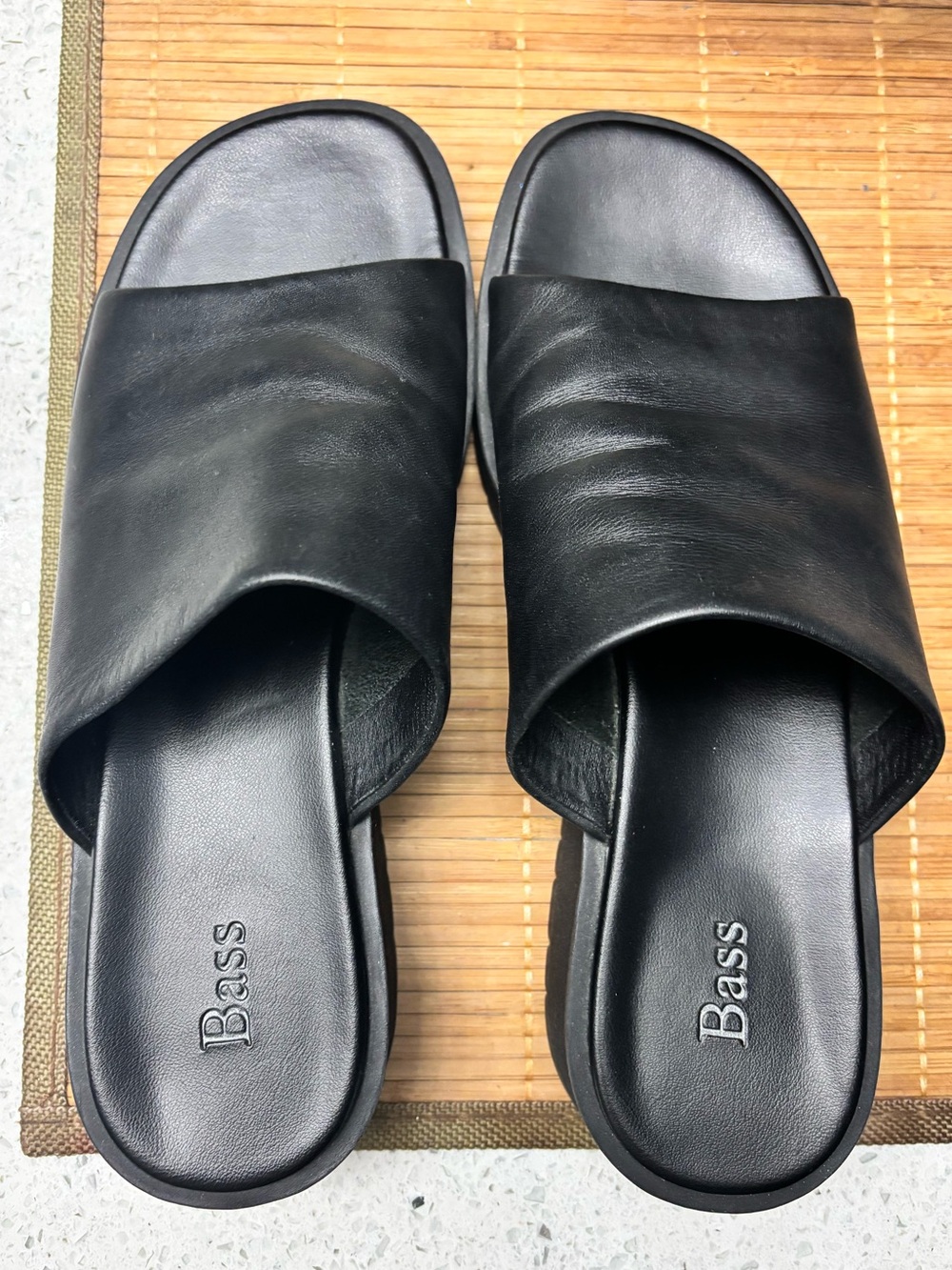 G.H. Bass black leather slip on sandals - Picture 2 of 8